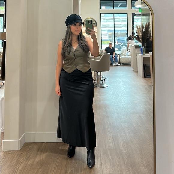 Meet your Posher, Marisa! - Picture 2 of 4